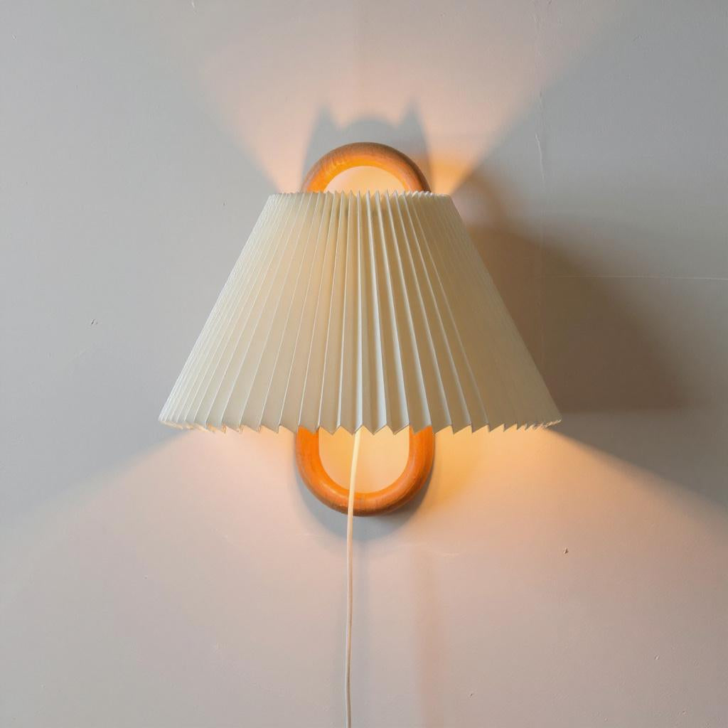 Nordic Loop Wall Lamp – Modern Wood Frame LED Fixture with Fabric Shade