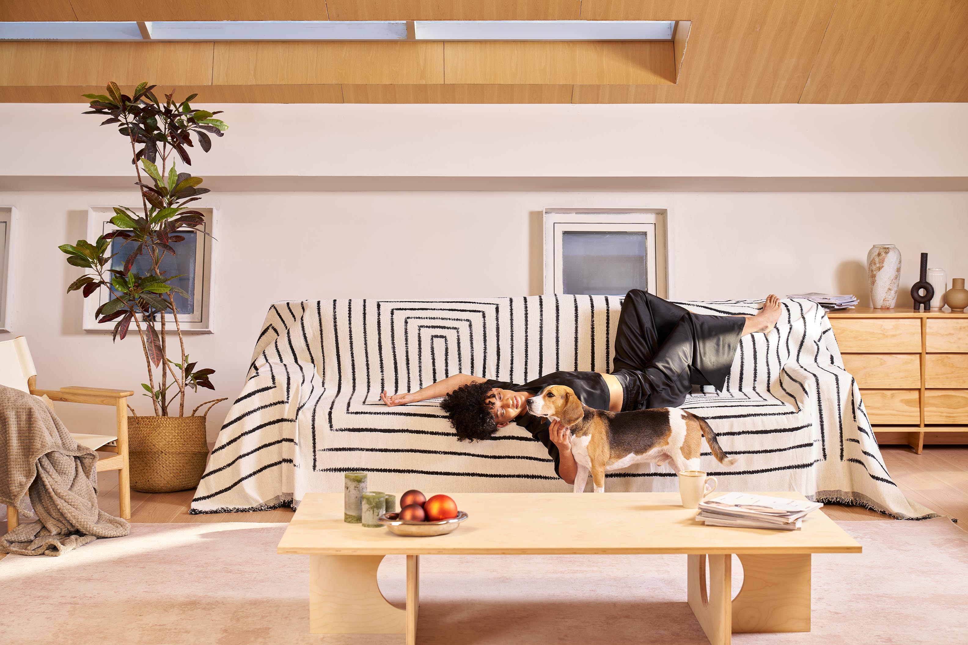 Concentric Geometric Throw Blanket – Modern Black White Striped Cotton Sofa Couch Bed Decorative