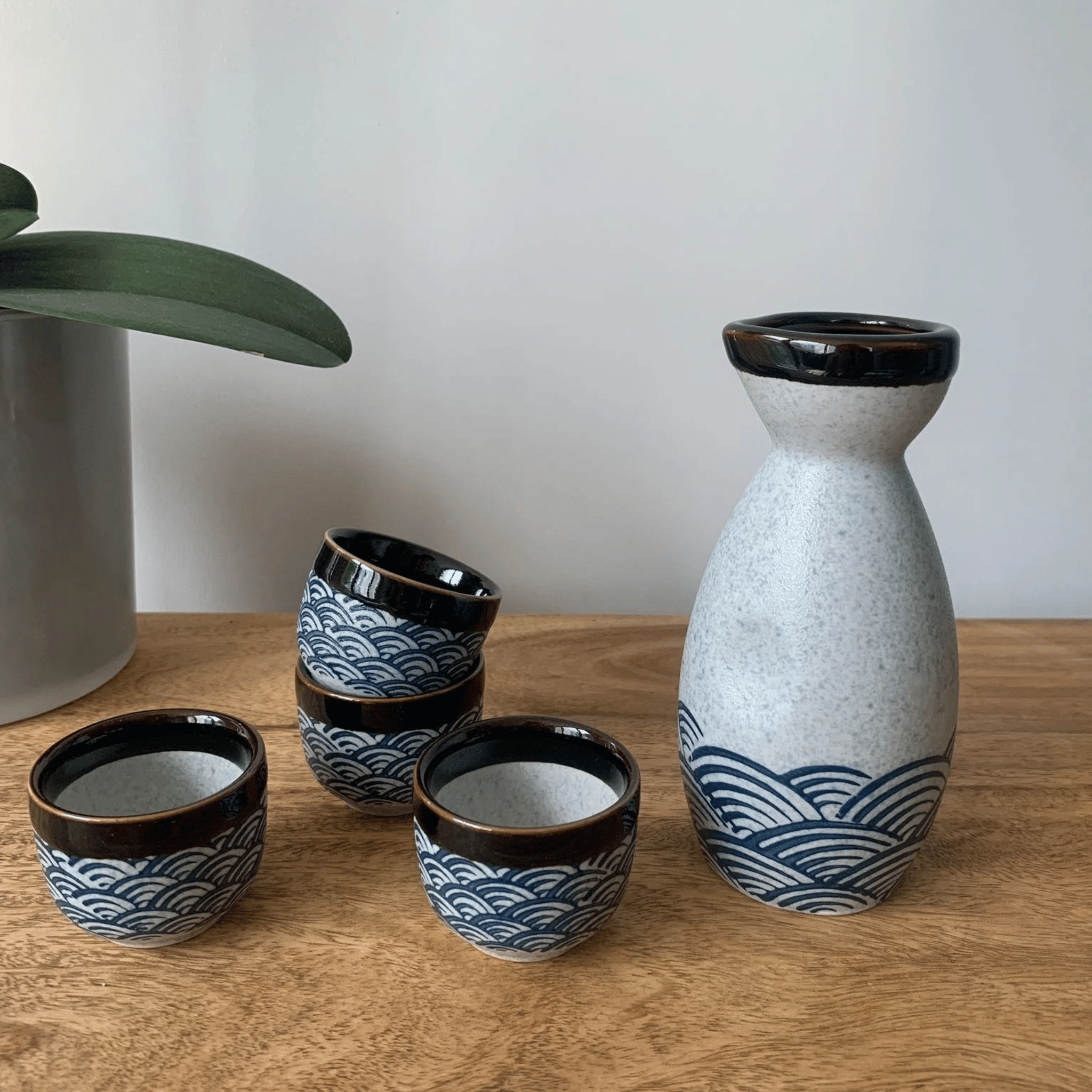 Kagami Sake Set – Handcrafted Japanese Ceramic Sake Bottle Cup Set Decorative Table Living Room