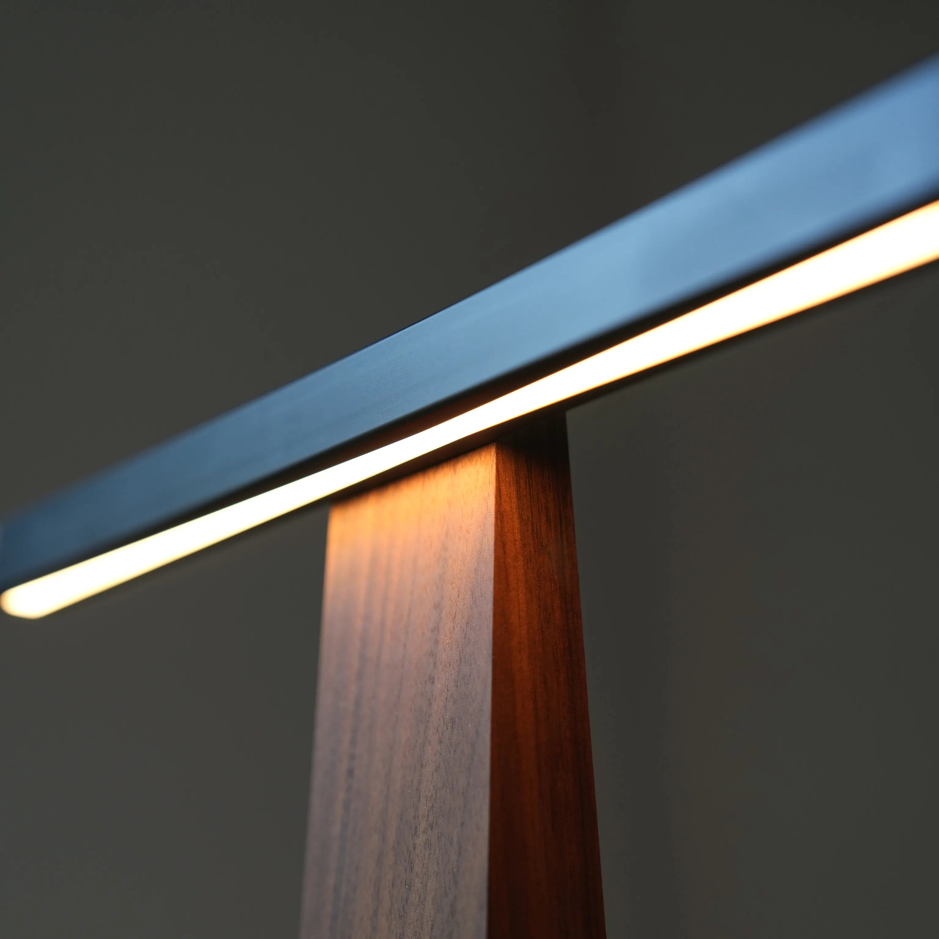 Galdren Desk Lamp – LED Modern Walnut Wood Table Light Office Bedroom Living Room Minimalist Lighting