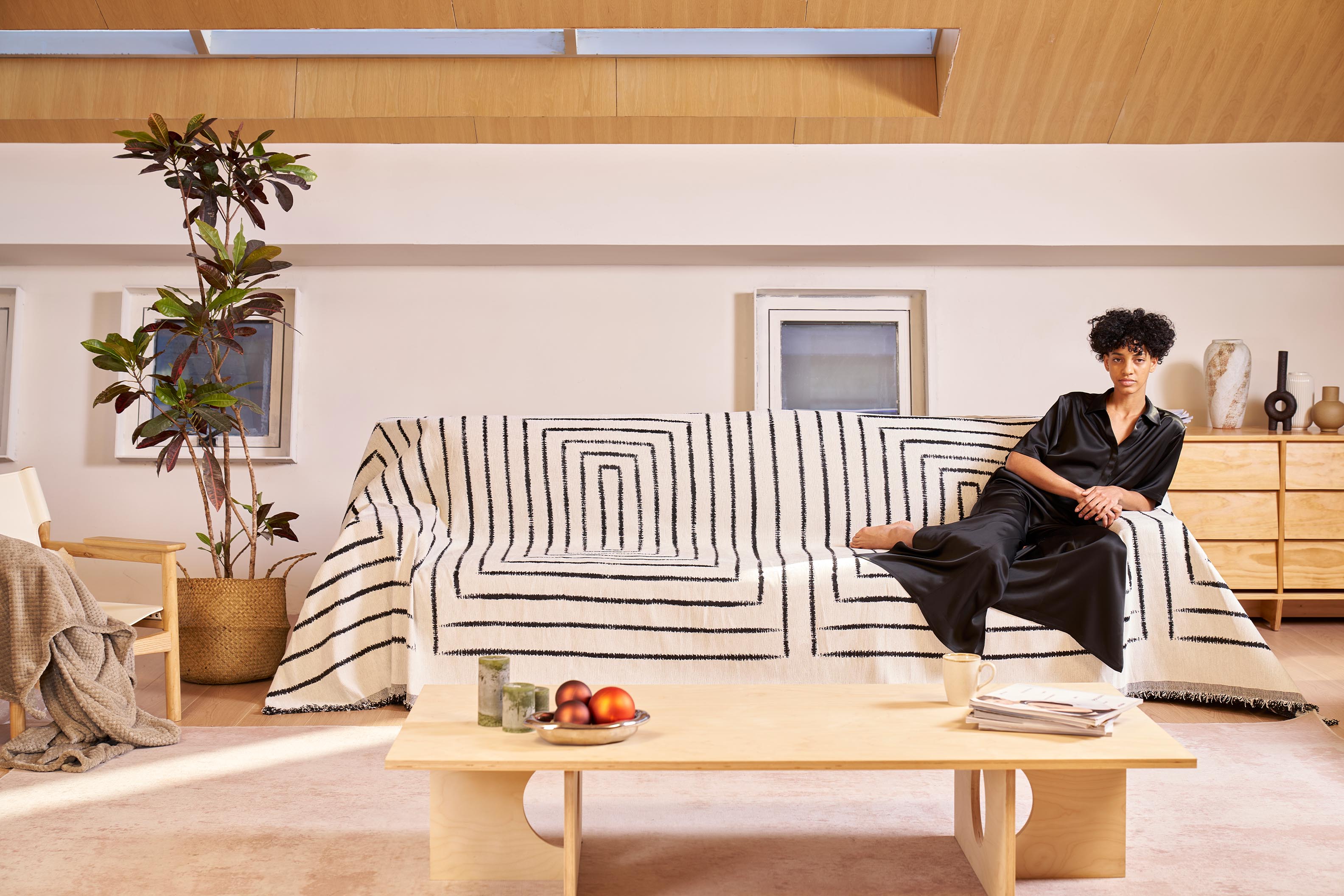 Concentric Geometric Throw Blanket – Modern Black White Striped Cotton Sofa Couch Bed Decorative