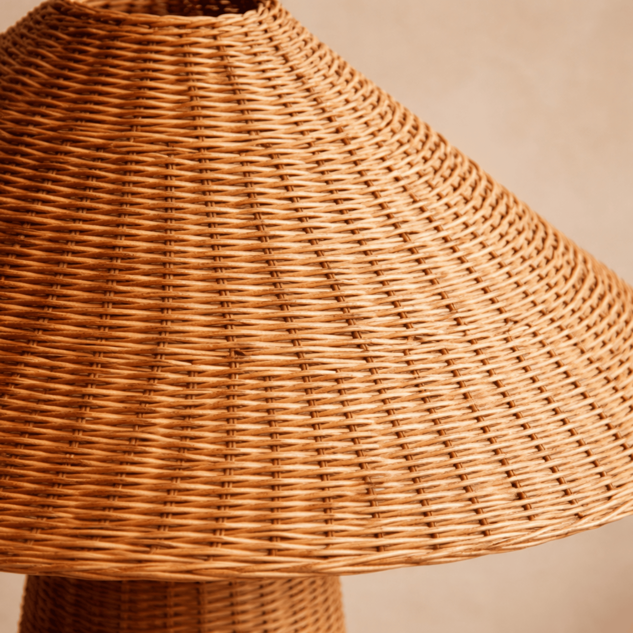 Velari Woven Rattan Floor Lamp – Natural Wicker Standing Light Living Room Bedroom Boho Decorative Lighting