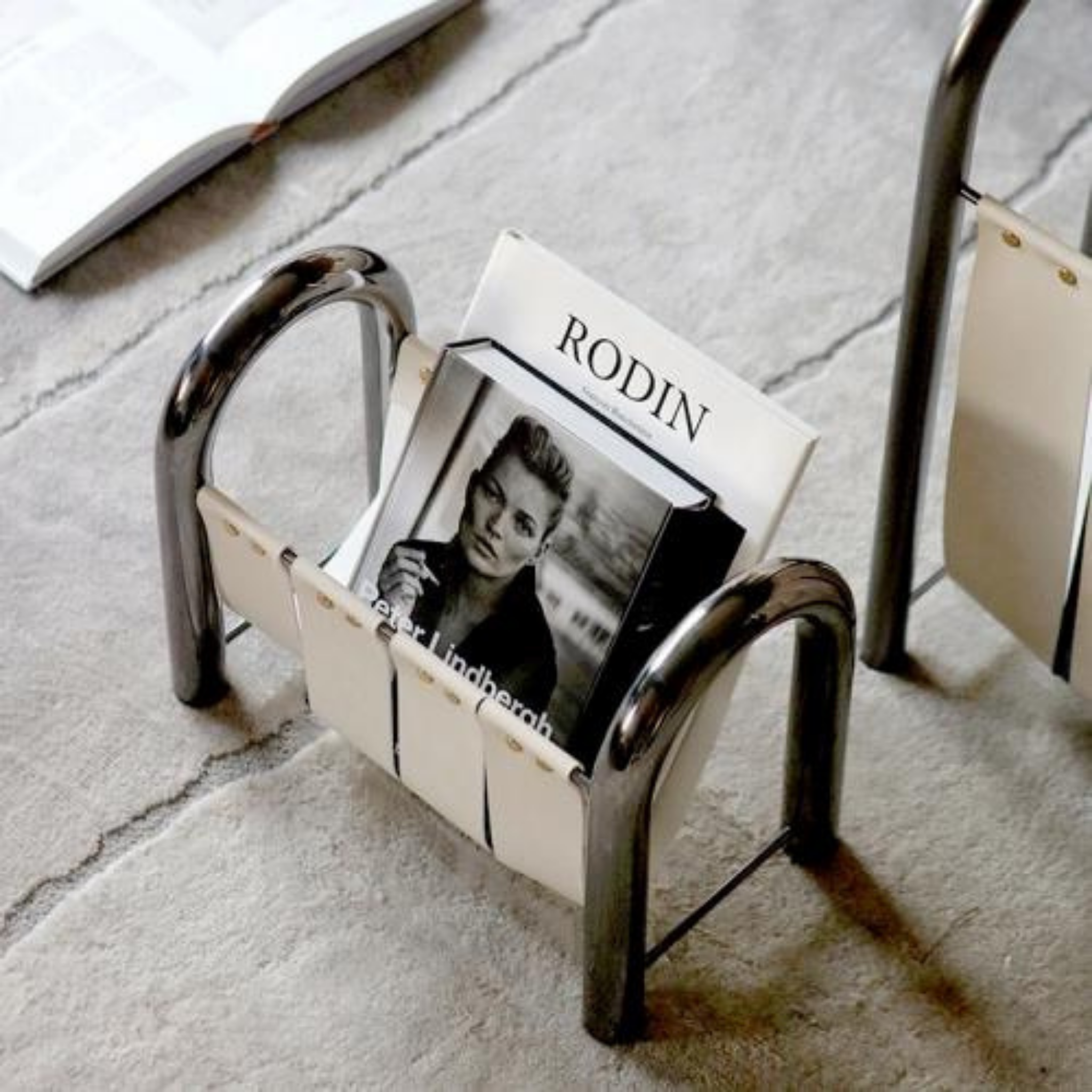 Arkos Leather Magazine Rack – Modern Metal Frame Decorative Storage Living Room Bedroom Home Decor