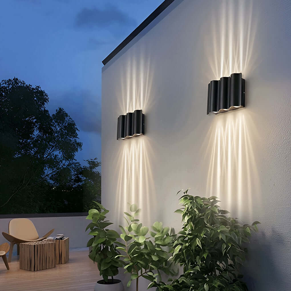 Wavy Ribbed LED Wall Light – Modern Architectural Fixture