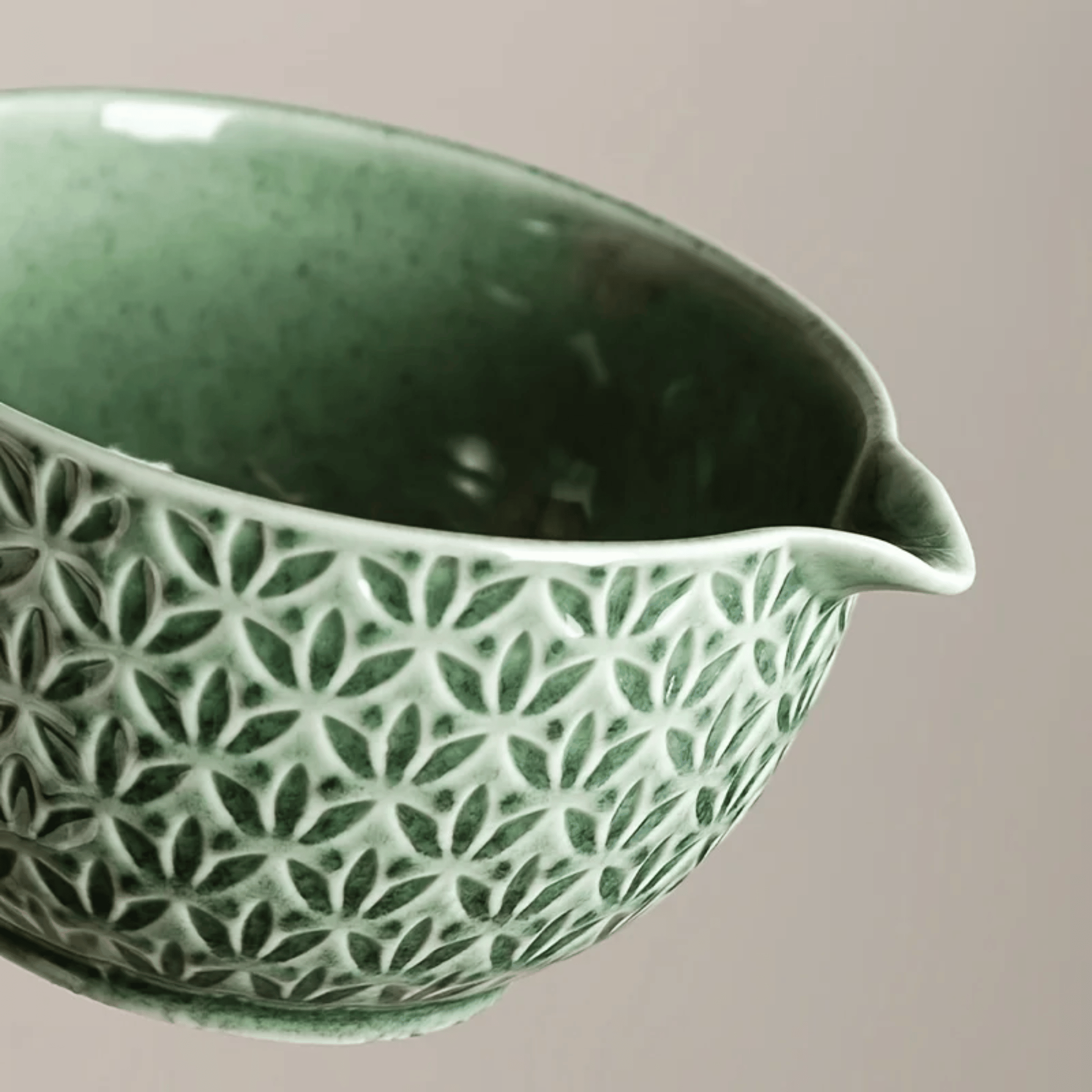 Celadyn Matcha Tea Set – Japanese Ceramic Bowl Bamboo Whisk Strainer Tray Green Geometric Pattern