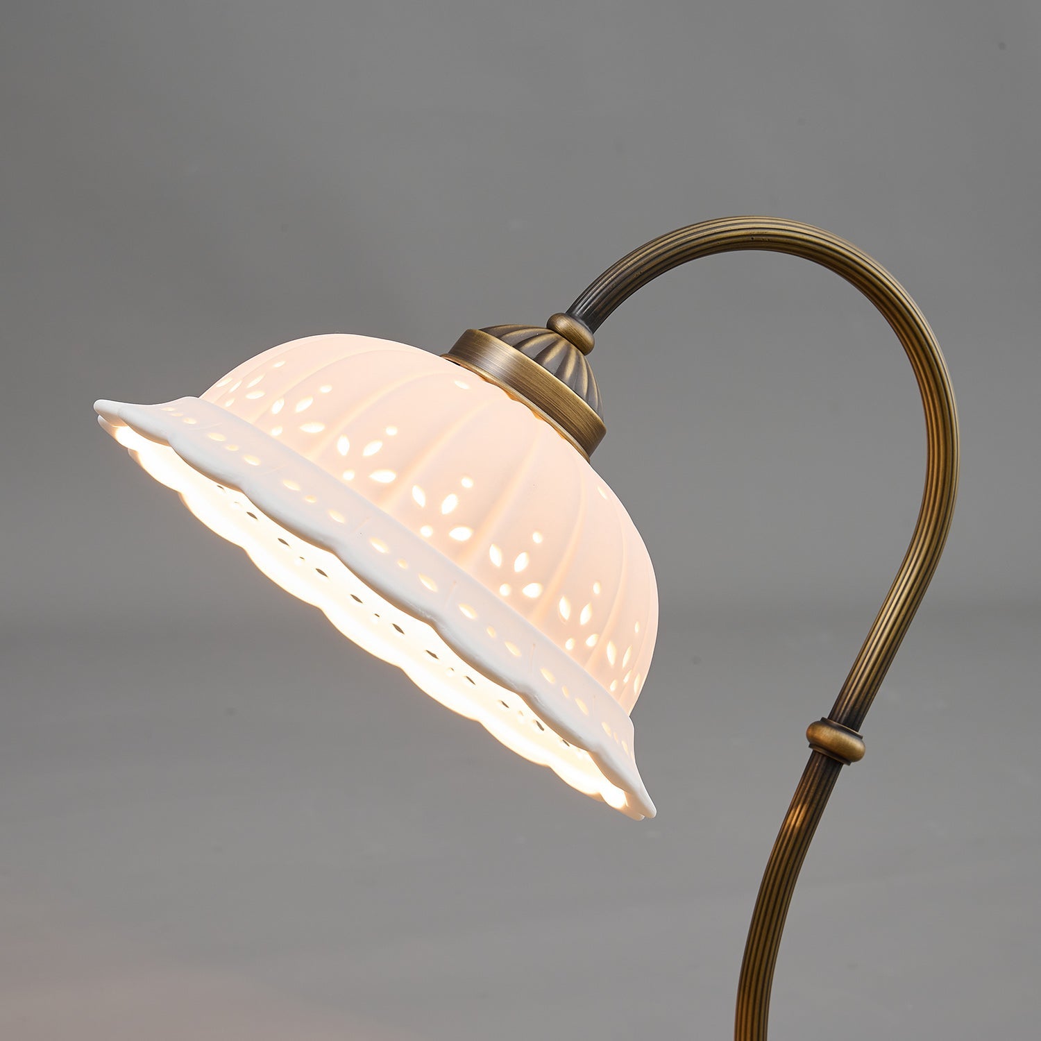 Lacquered Brass Sphere Table Lamp – Warm Ambient Glow In Living Rooms