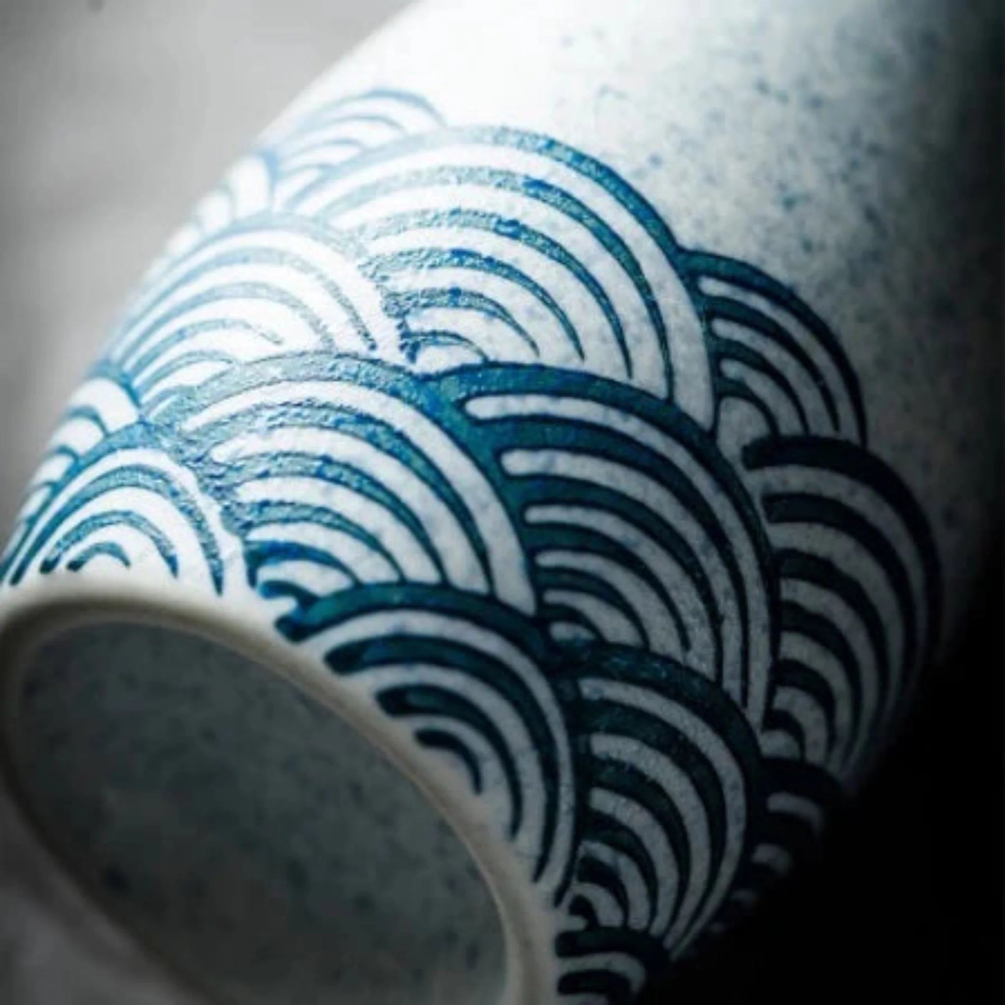 Kagami Sake Set – Handcrafted Japanese Ceramic Sake Bottle Cup Set Decorative Table Living Room