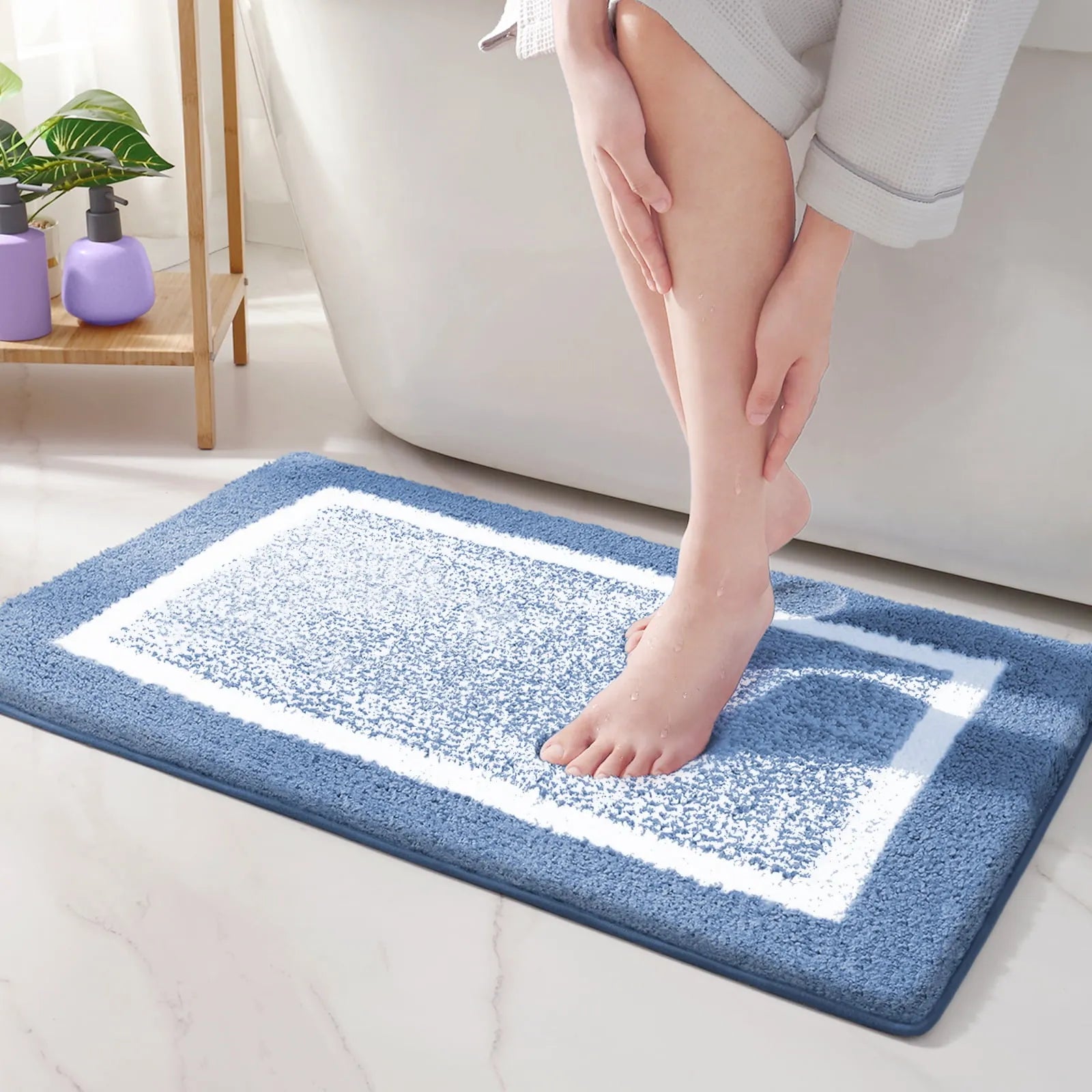 Bordera Bath Mat – Soft Microfiber Non-Slip Absorbent Bathroom Rug Blue White Border Design