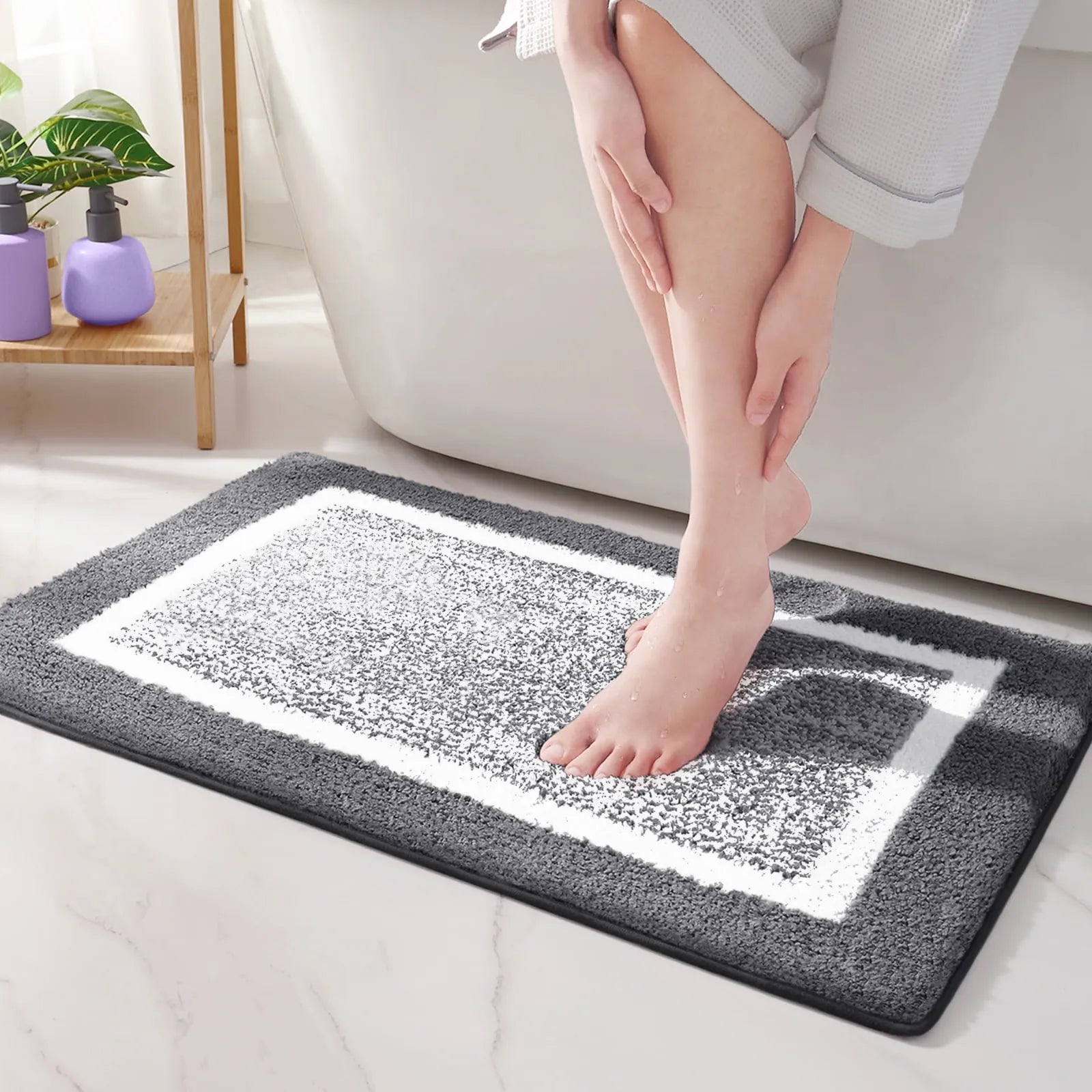 Bordera Bath Mat – Soft Microfiber Non-Slip Absorbent Bathroom Rug Blue White Border Design