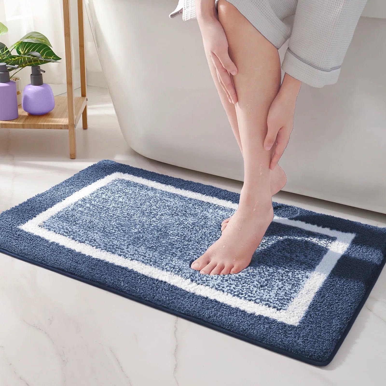 Bordera Bath Mat – Soft Microfiber Non-Slip Absorbent Bathroom Rug Blue White Border Design