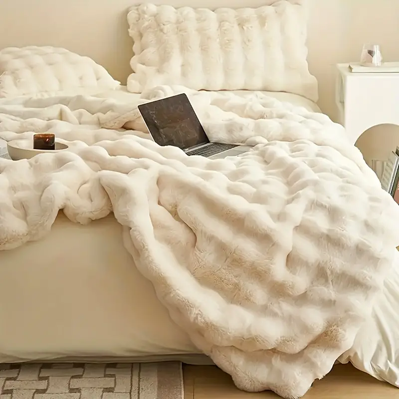 Cloudelle Faux Fur Bedding Set – Luxury White Rabbit Fur Blanket Duvet Cover Bedroom Soft Plush Throw