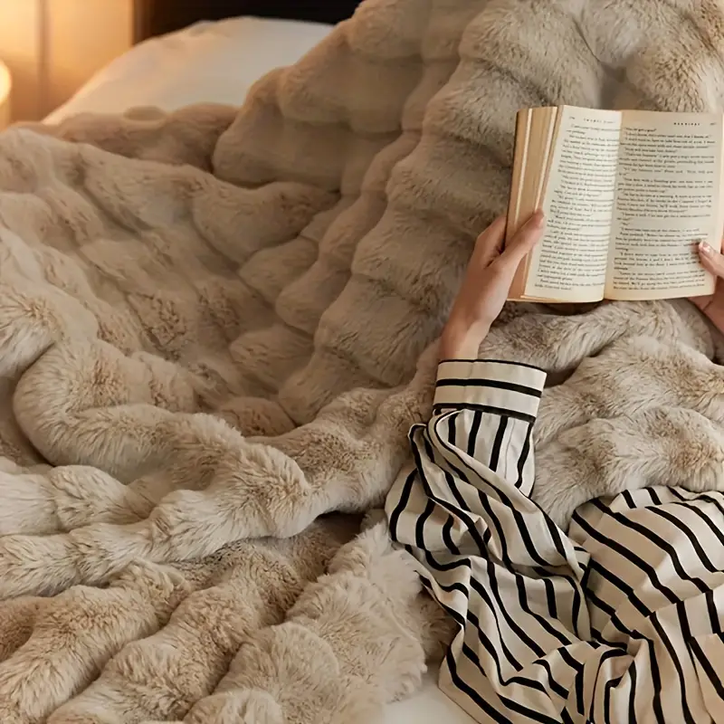 Cloudelle Faux Fur Bedding Set – Luxury White Rabbit Fur Blanket Duvet Cover Bedroom Soft Plush Throw