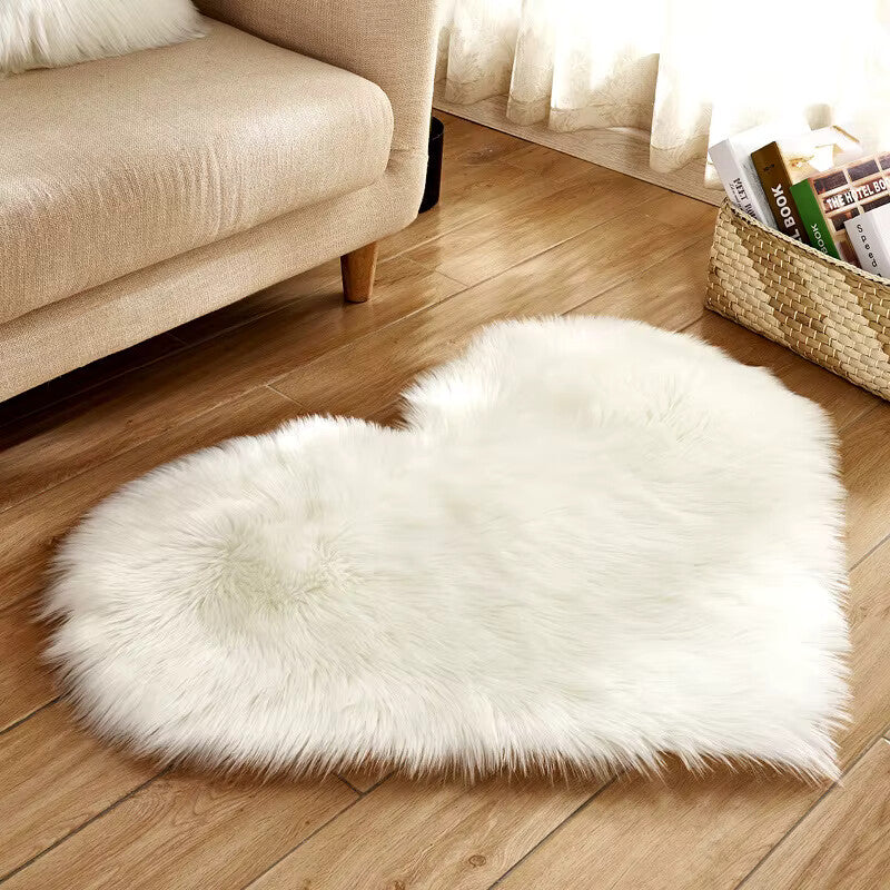 Carmina Heart Shaped Rug – Soft Plush Faux Fur Area Floor Mat Bedroom Living Room Red Non-Slip Decor