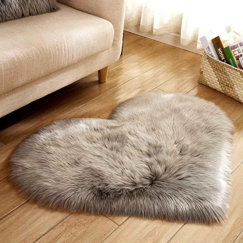 Carmina Heart Shaped Rug – Soft Plush Faux Fur Area Floor Mat Bedroom Living Room Red Non-Slip Decor