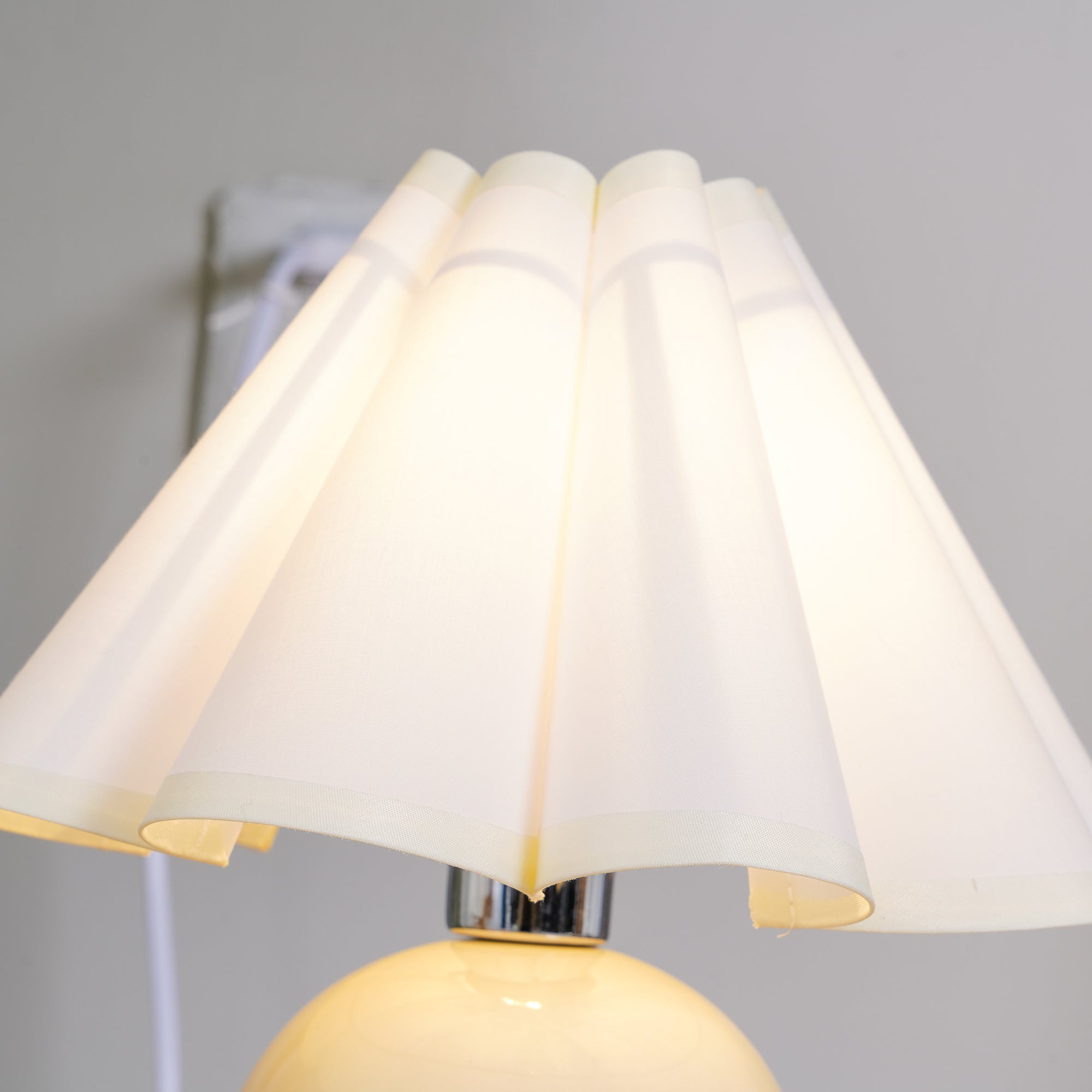 Sasha Pleat Table Lamp – Yellow Gingham Fabric Shade Ceramic Base Bedroom Nightstand Decorative Lighting
