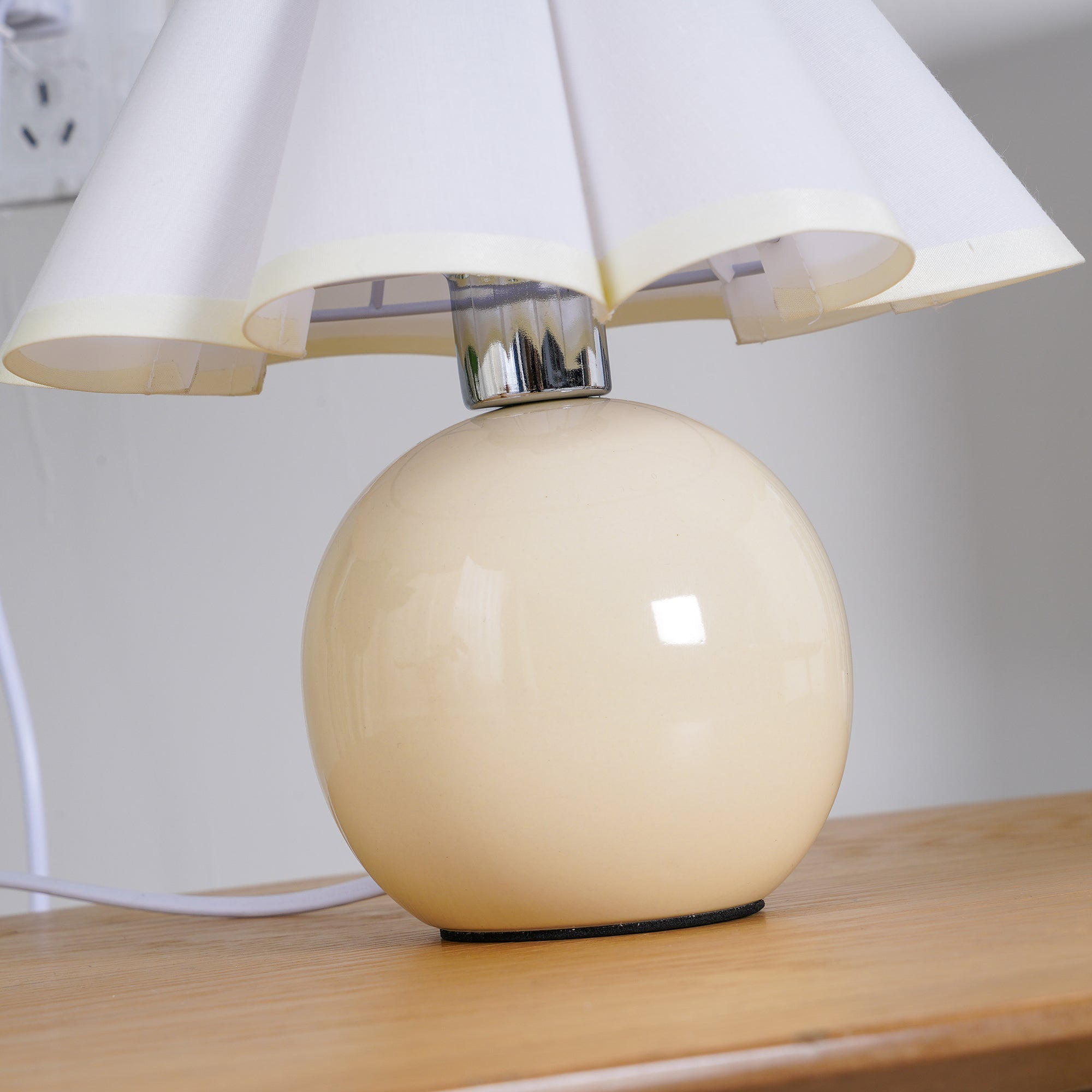 Sasha Pleat Table Lamp – Yellow Gingham Fabric Shade Ceramic Base Bedroom Nightstand Decorative Lighting