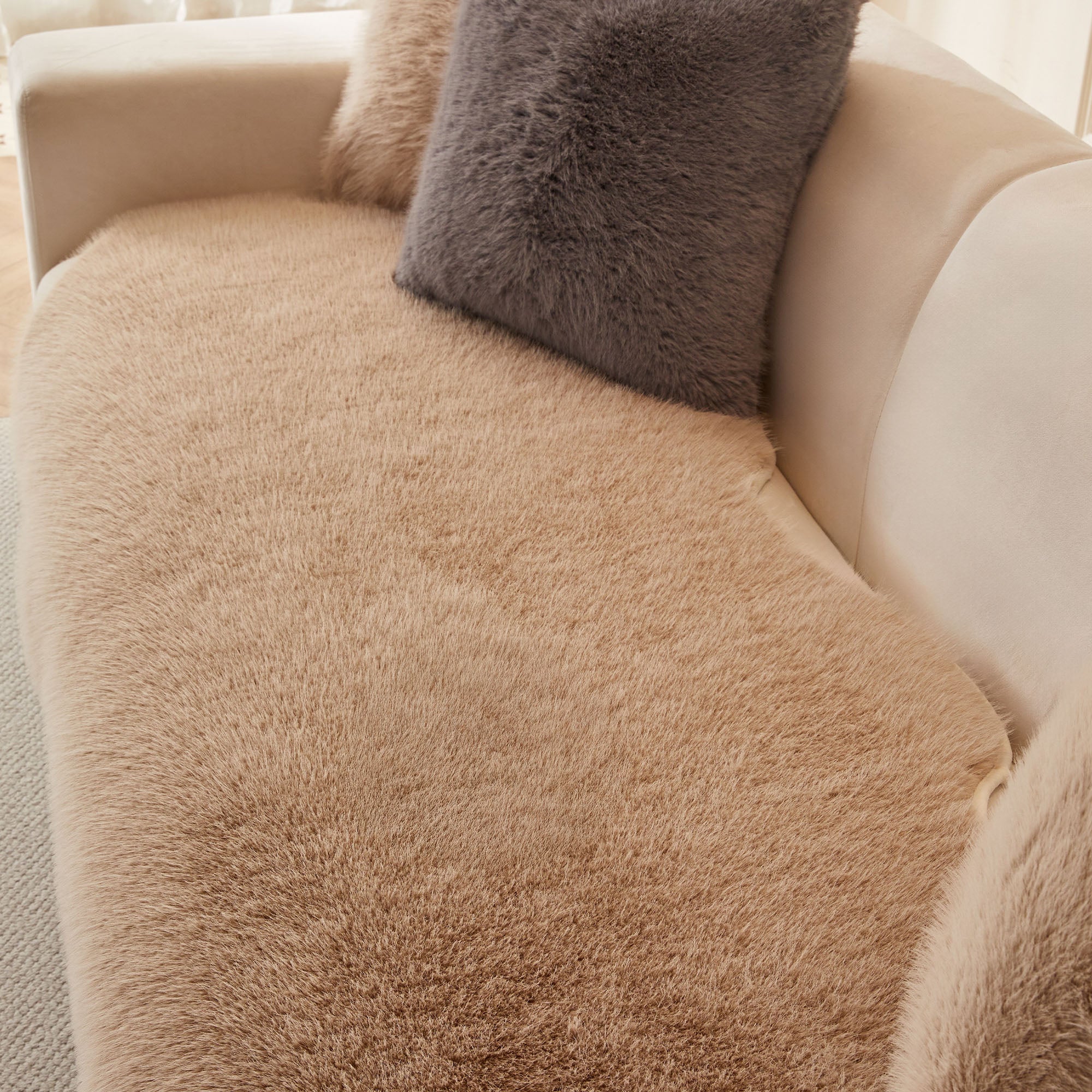 Pelton Faux Fur Throw Blanket – Black Sheepskin Couch Cover Sofa Living Room Bedroom Decor