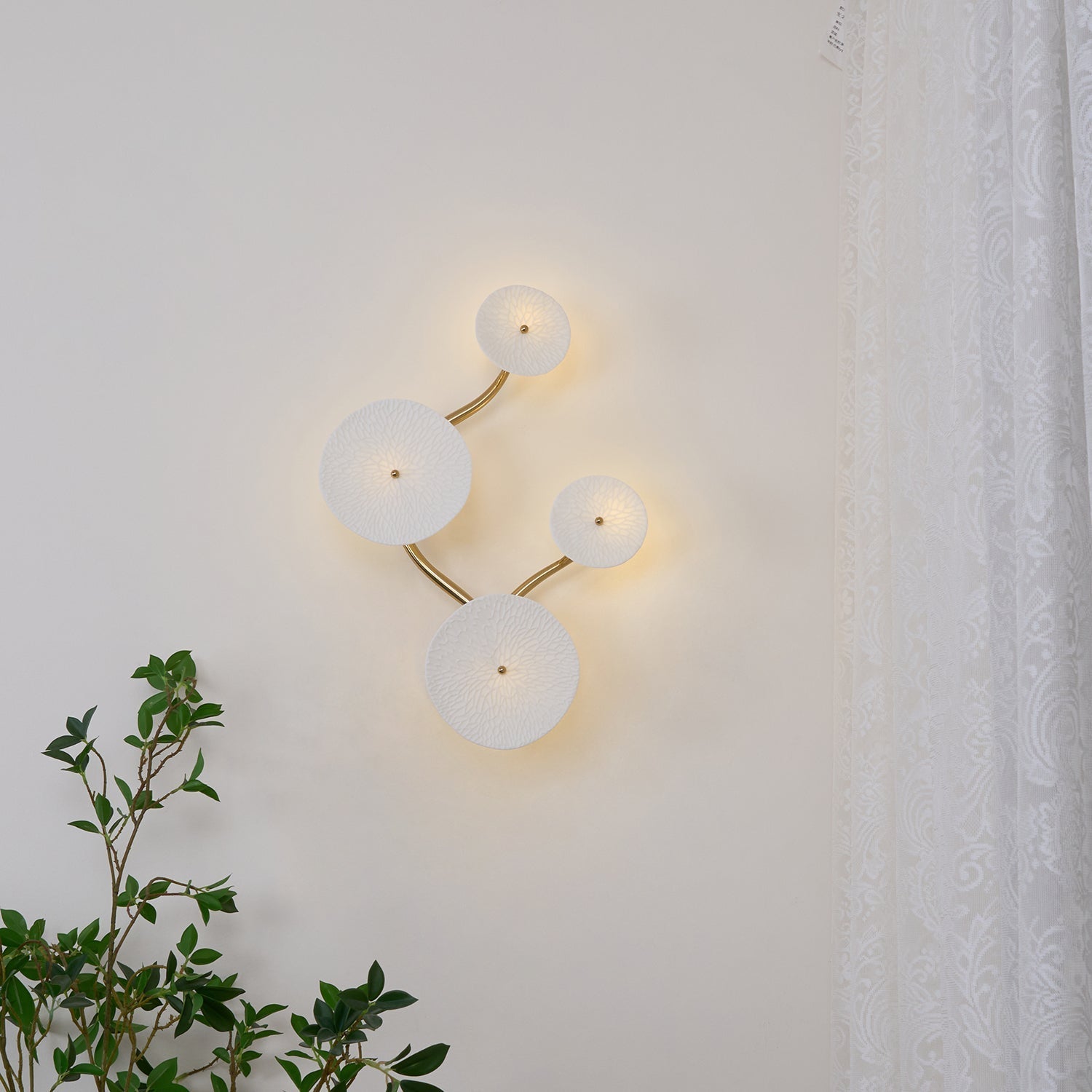 Lotara Petal Wall Lamp – Ceramic Decorative Wall Lighting Fixture