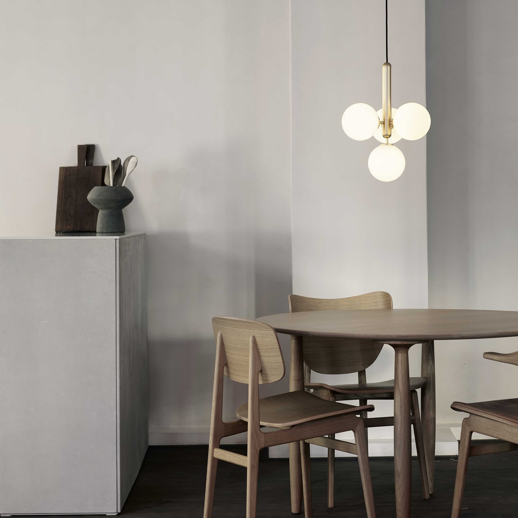 Arcus Clear Globe Pendant – LED Glass Minimal Pendant Lighting Fixture