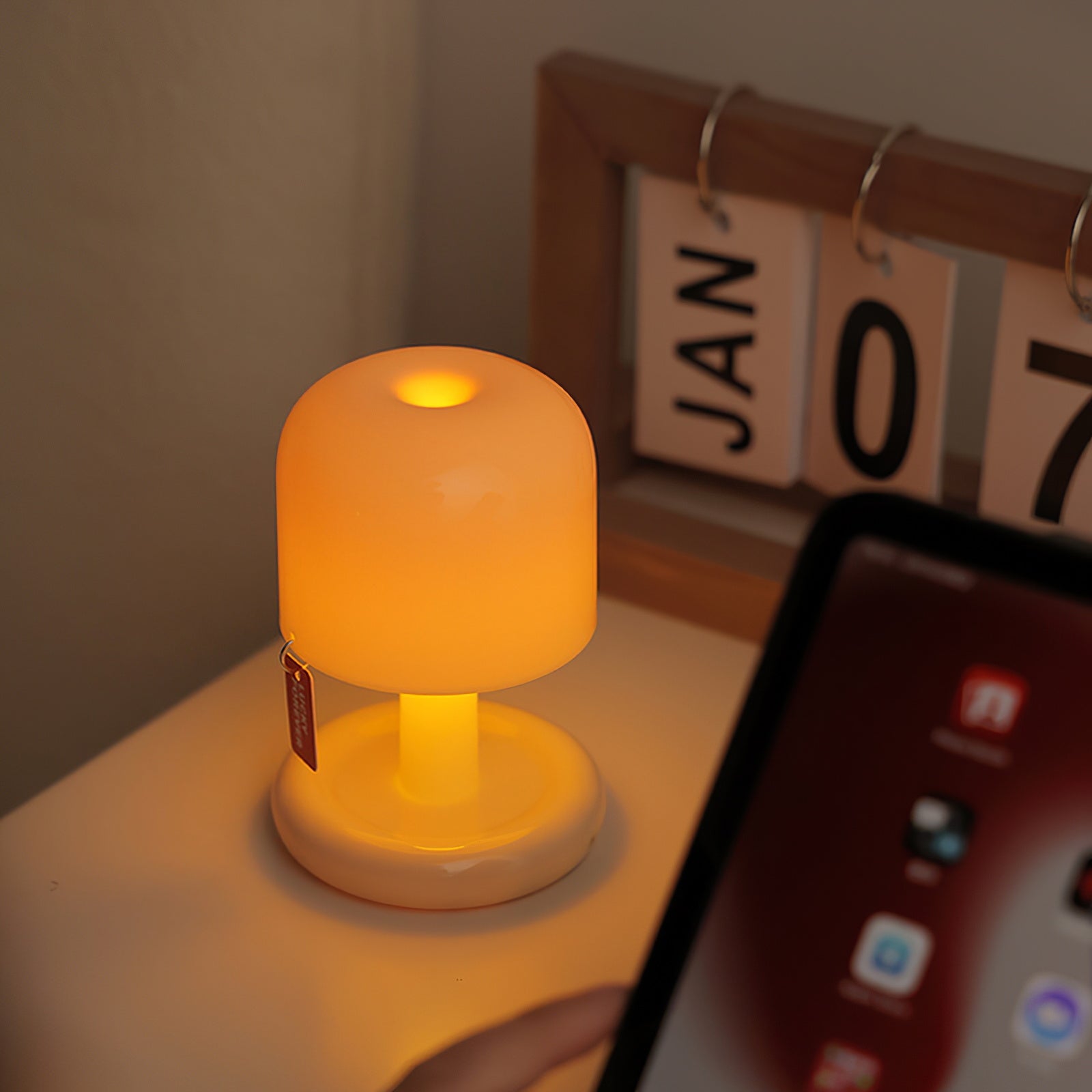 Petal Ember Table Lamp – Rechargeable LED Table Lamp Warm Ambient Light Bedroom Desk