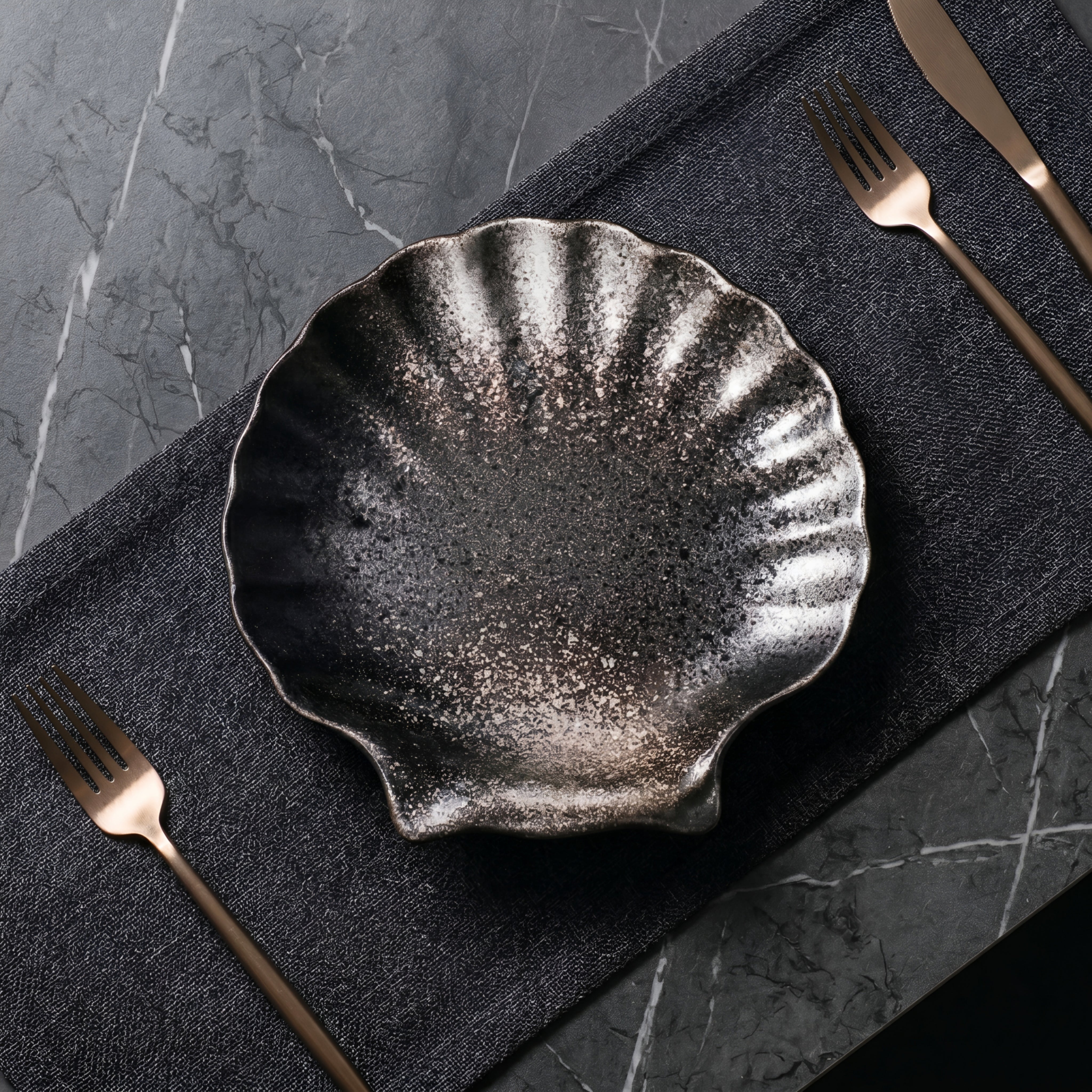Maré Shell Ceramic Plate Set – Scalloped Edge Dinnerware Plates Kitchen Dining Table Serving Dishes 4 Piece