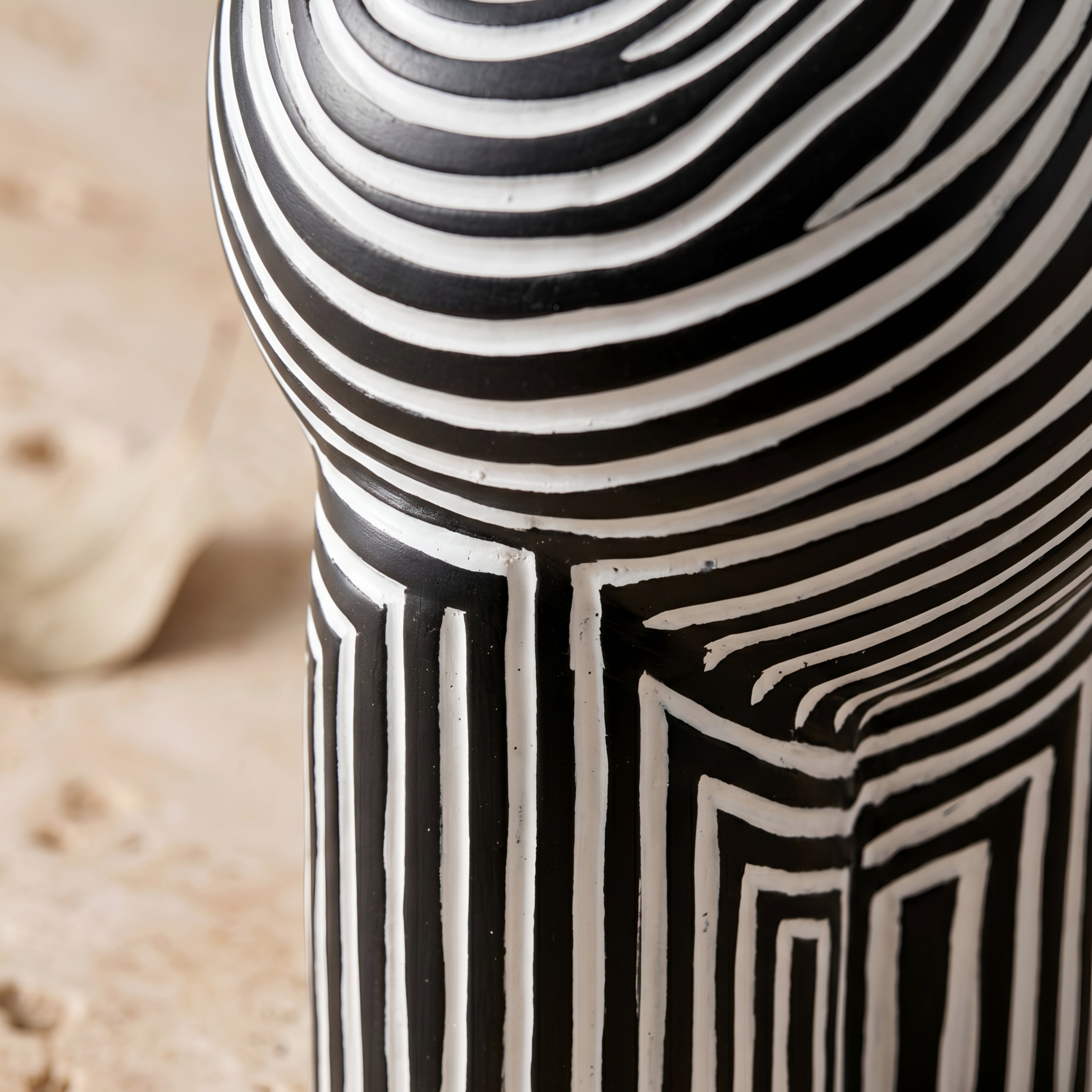 Zephren Stripe Ceramic Vase – Modern Black White Geometric Decorative Vase Living Room Bedroom