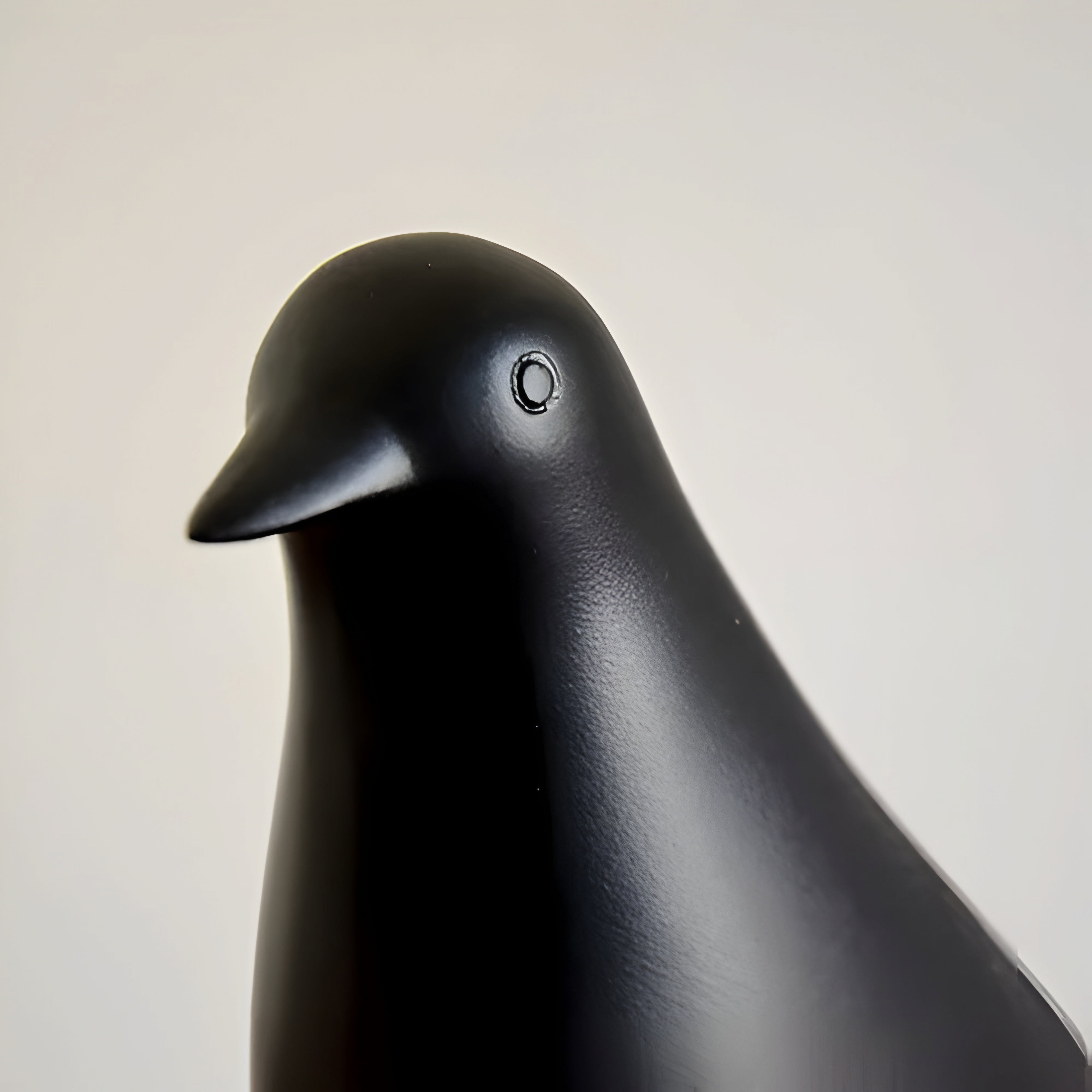 Avius Bird Figurine – Minimalist Decorative Sculpture Modern Home Decor Standing Accent Piece