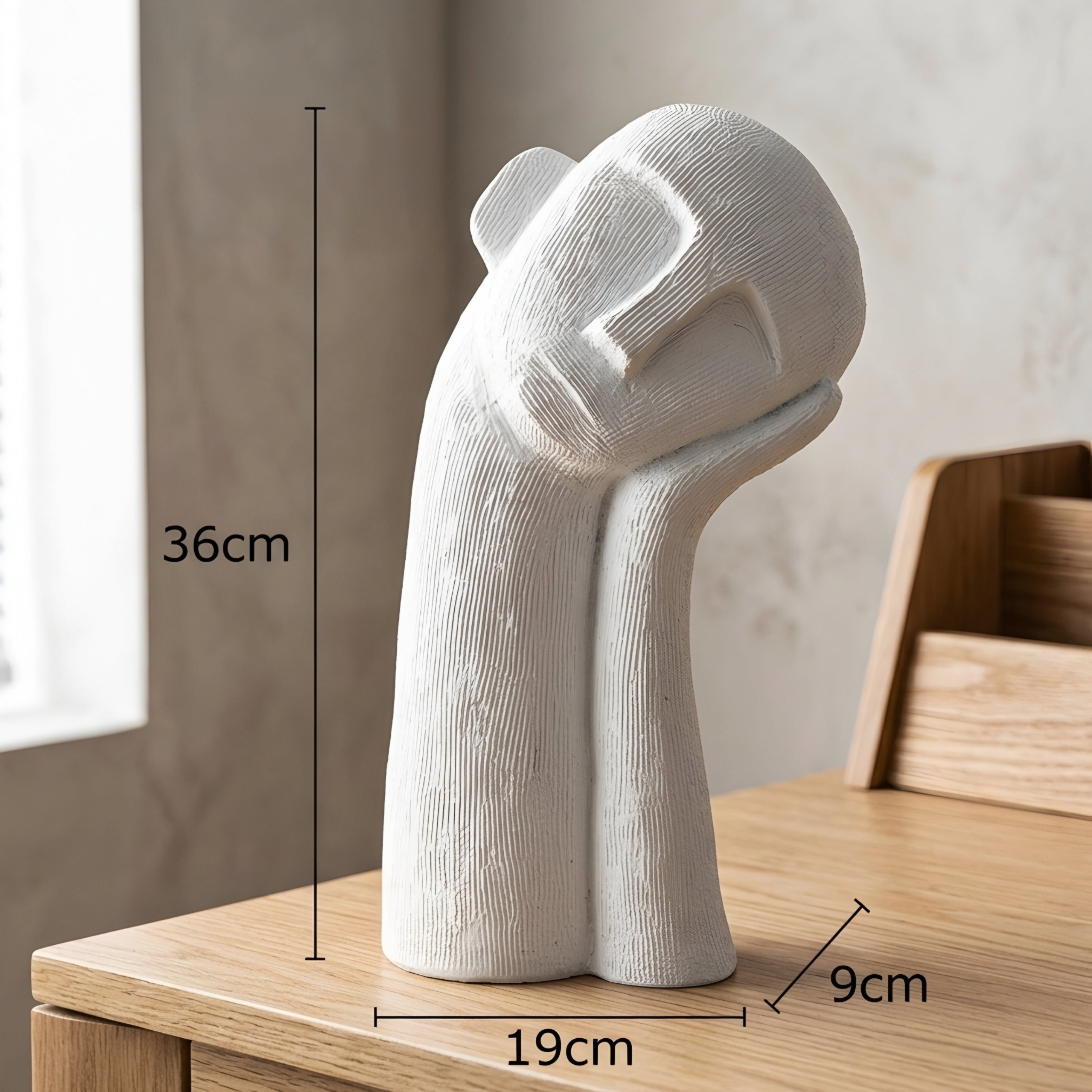 Solenne Resting Figure Sculpture – Modern Abstract Art Decor Living Room Bedroom Table Decorative