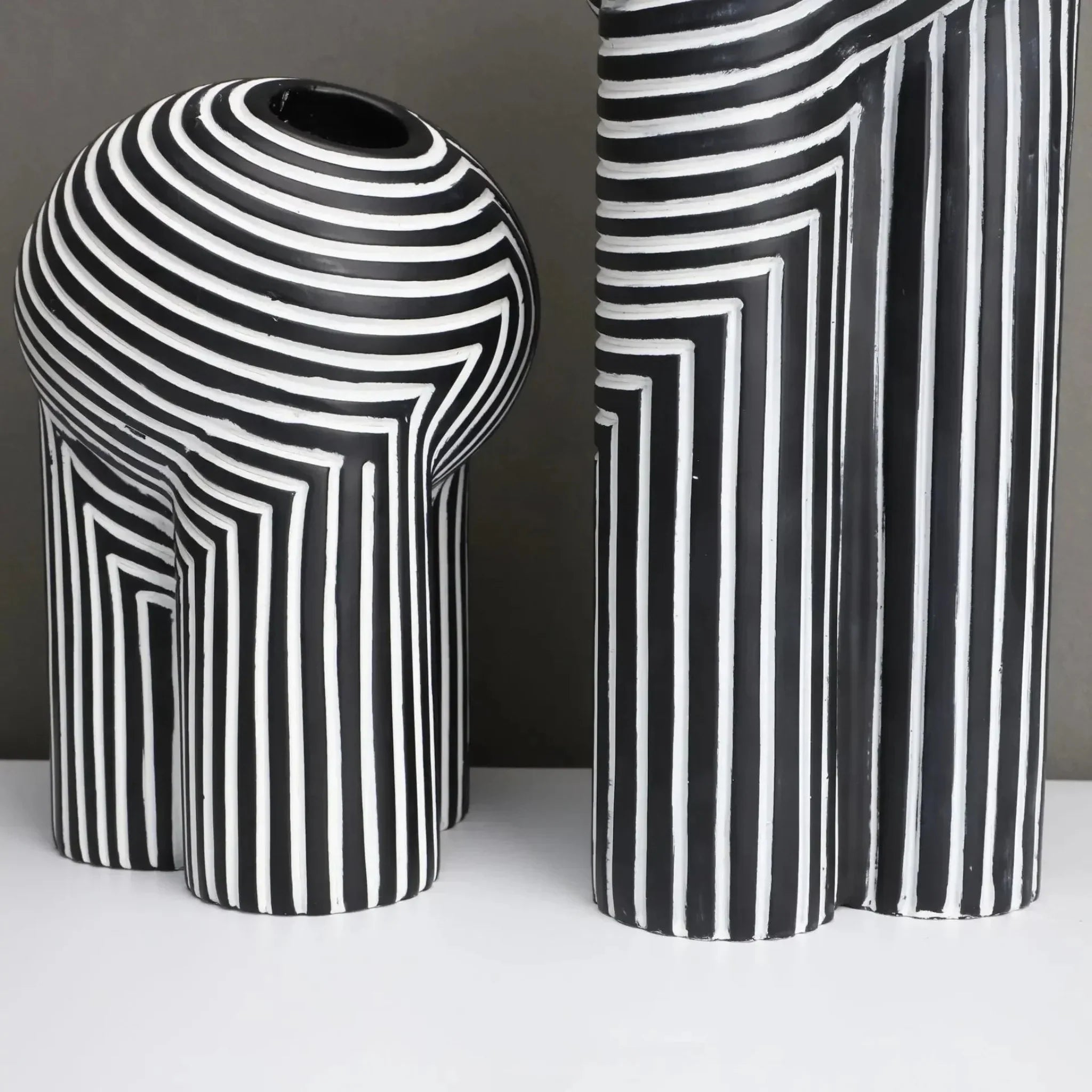 Zephren Stripe Ceramic Vase – Modern Black White Geometric Decorative Vase Living Room Bedroom
