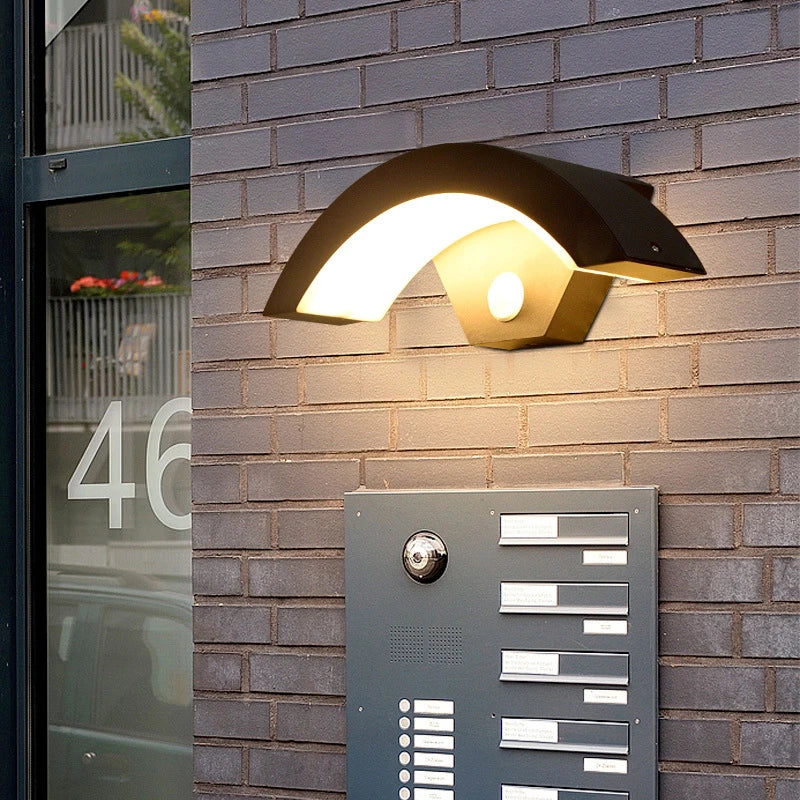 Modern Curved Outdoor Wall Lamp with Ambient LED Glow – Waterproof Exterior Architectural Light