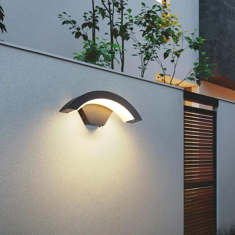 Modern Curved Outdoor Wall Lamp with Ambient LED Glow – Waterproof Exterior Architectural Light