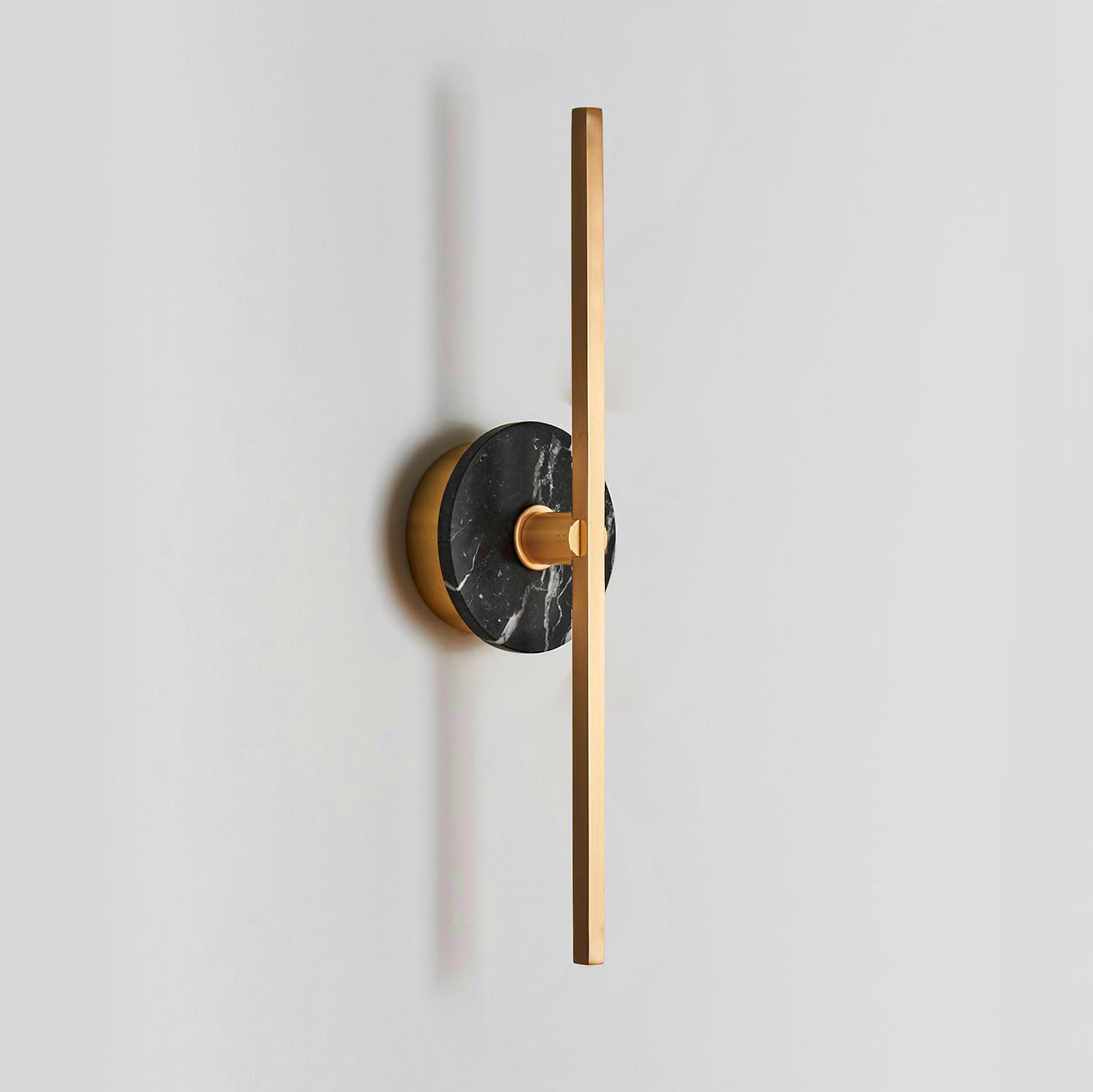 Linea Luxe Slim Wall Lamp – Modern Gold LED Vertical Bathroom Vanity Sconce Light