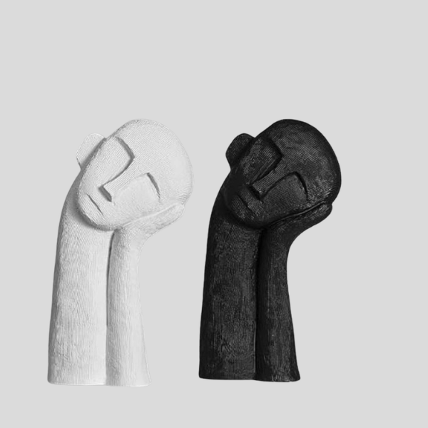 Solenne Resting Figure Sculpture – Modern Abstract Art Decor Living Room Bedroom Table Decorative