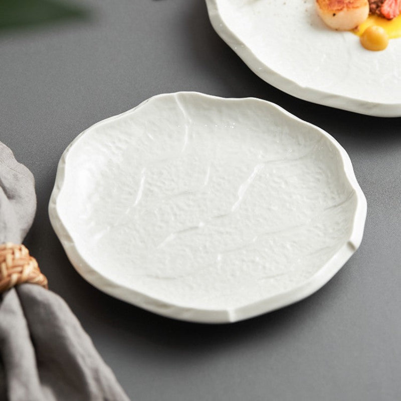 Florens Wave Ceramic Dinner Plate – White Embossed Botanical Decorative Serving Dish Kitchen Dining