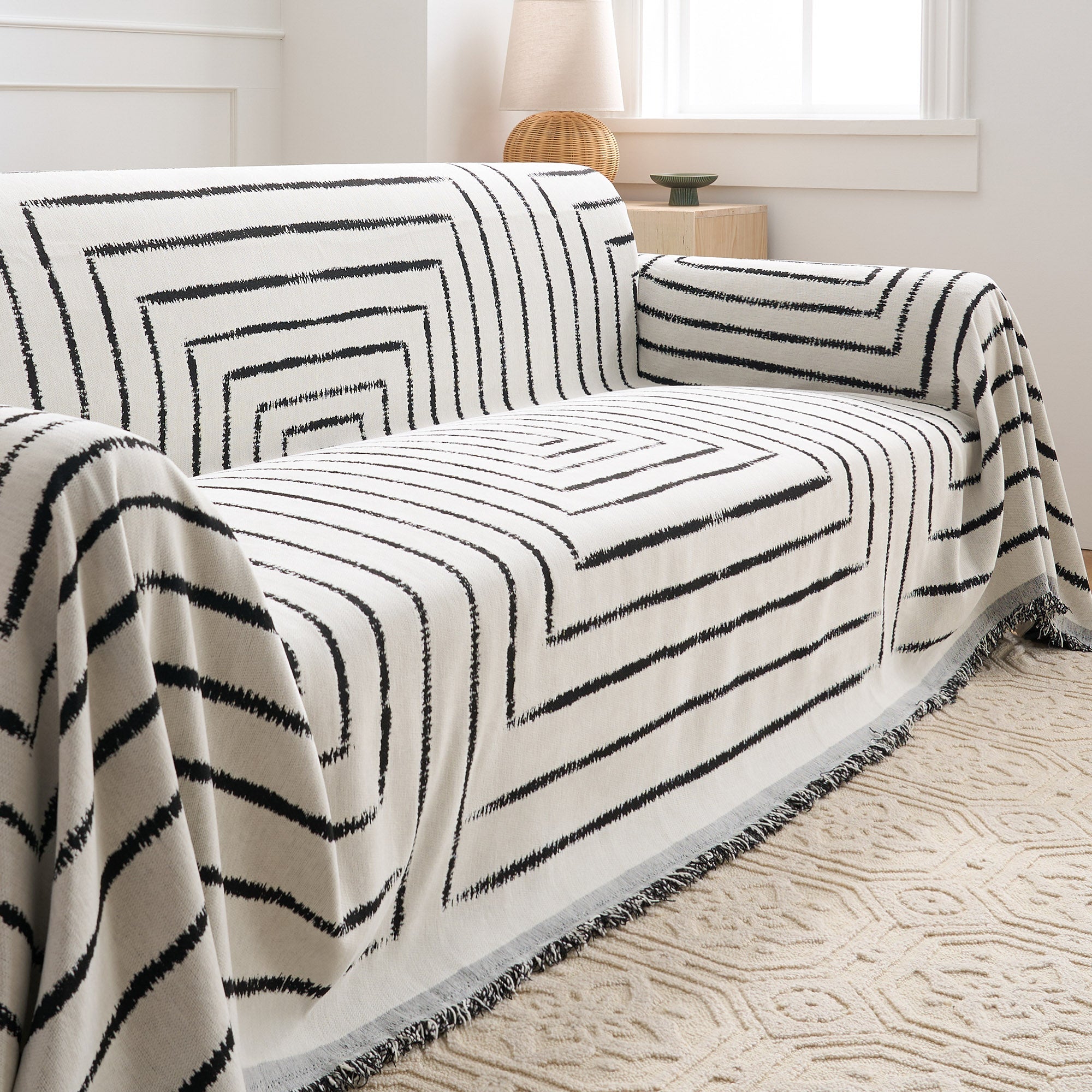 Concentric Geometric Throw Blanket – Modern Black White Striped Cotton Sofa Couch Bed Decorative