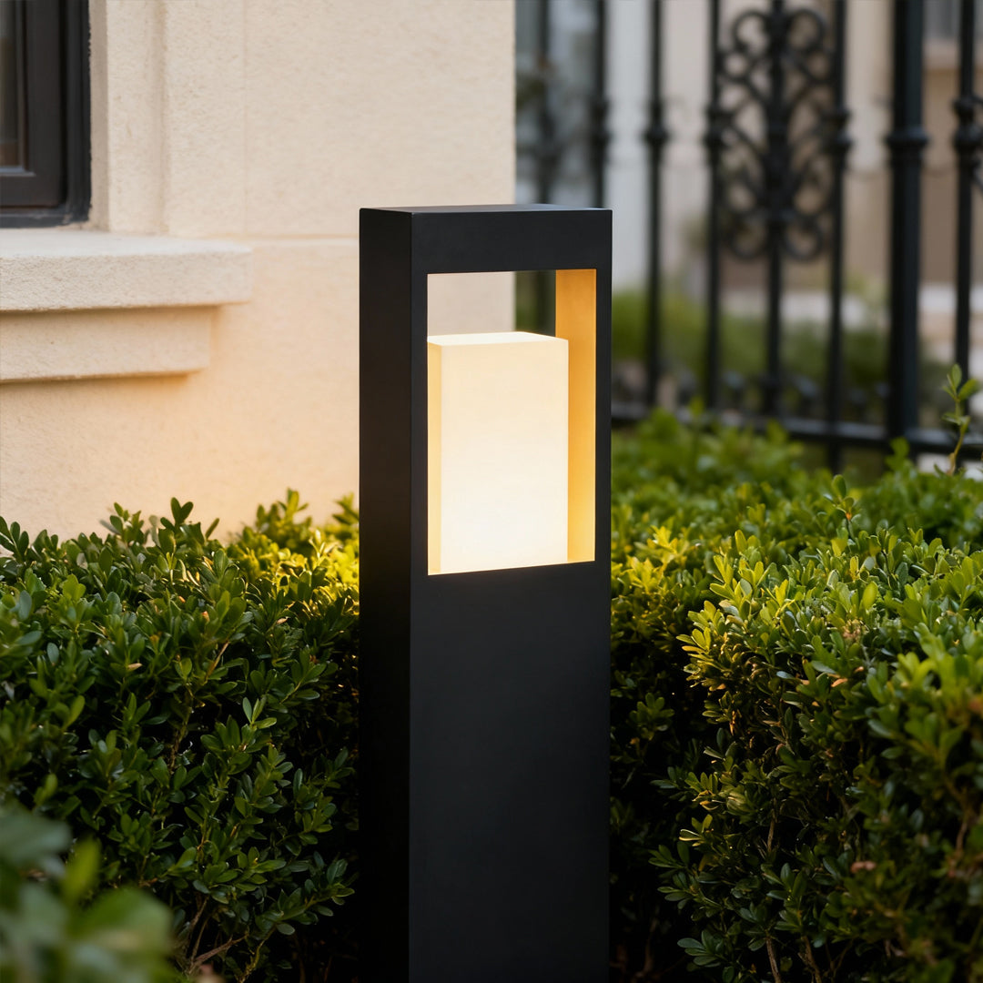 Noctis Rectilinear Bollard Path Light – Architectural LED Outdoor Landscape Lighting