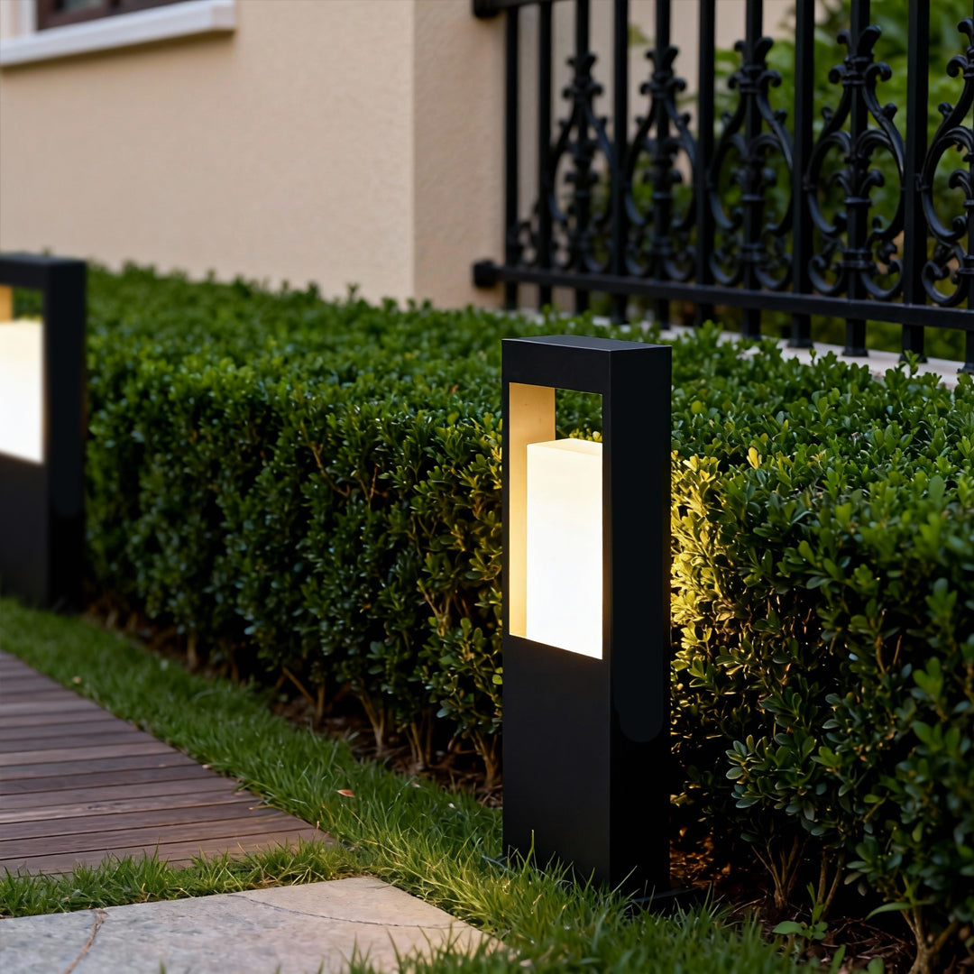 Noctis Rectilinear Bollard Path Light – Architectural LED Outdoor Landscape Lighting