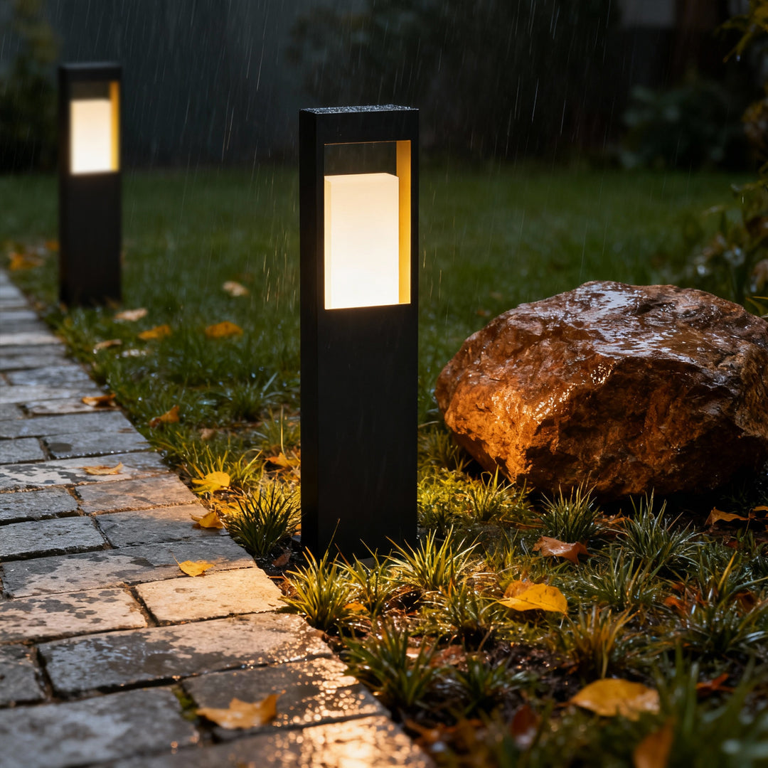 Noctis Rectilinear Bollard Path Light – Architectural LED Outdoor Landscape Lighting