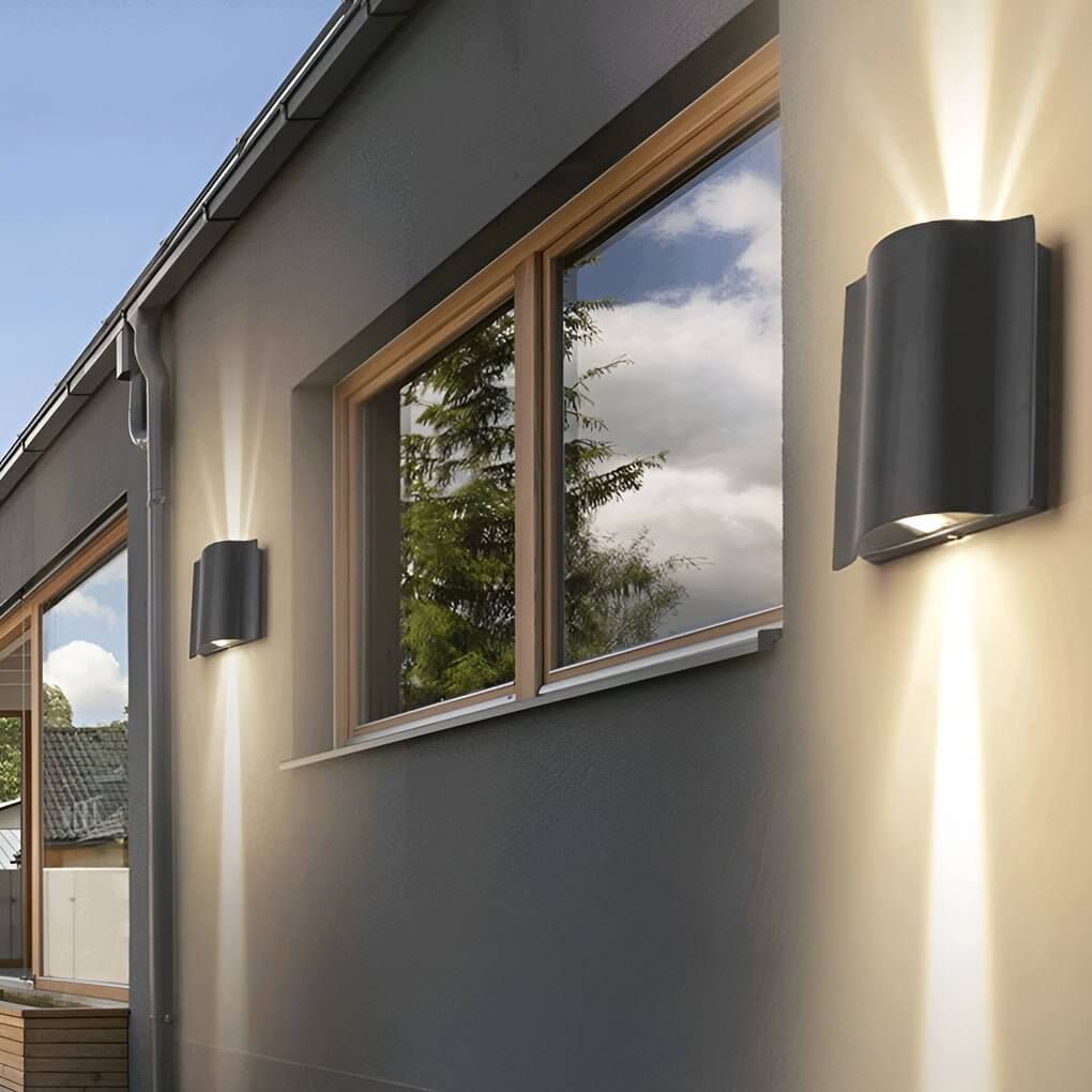 Wavy Ribbed LED Wall Light – Modern Architectural Fixture